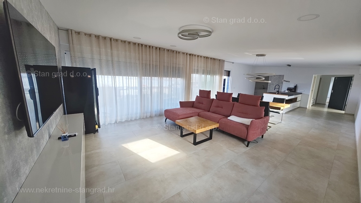 Malinska, luksuzen apartma z bazenom in pogledom na morje!