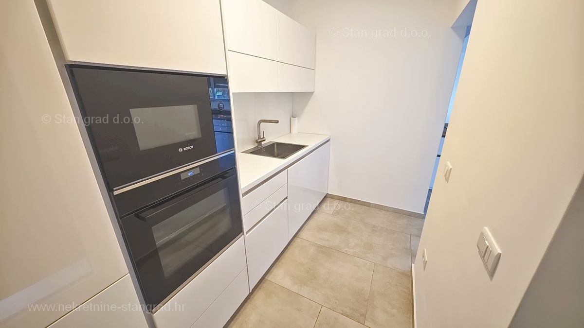 Malinska, luksuzen apartma z bazenom in pogledom na morje!