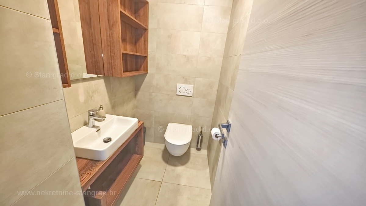 Malinska, luksuzen apartma z bazenom in pogledom na morje!