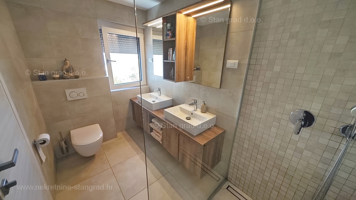 Malinska, luksuzen apartma z bazenom in pogledom na morje!