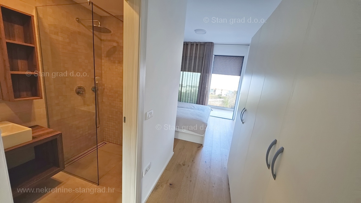 Malinska, luksuzen apartma z bazenom in pogledom na morje!