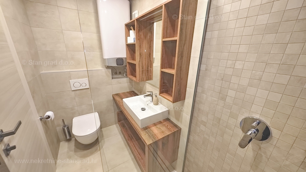 Malinska, luksuzen apartma z bazenom in pogledom na morje!