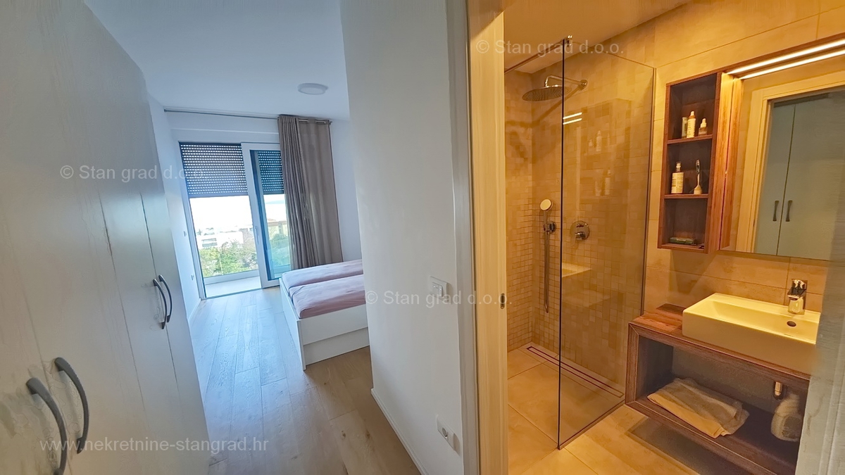 Malinska, luksuzen apartma z bazenom in pogledom na morje!