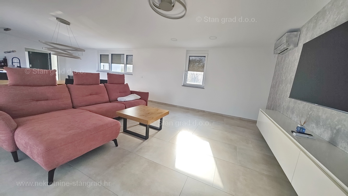 Malinska, luksuzen apartma z bazenom in pogledom na morje!