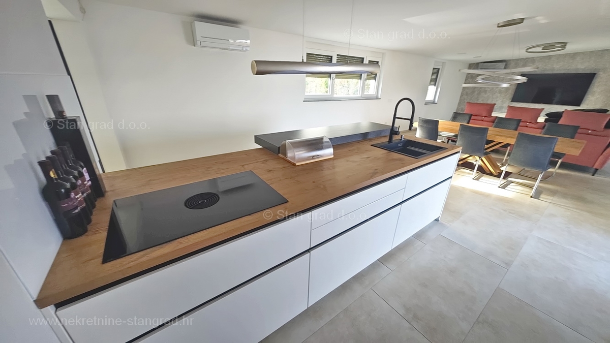 Malinska, luksuzen apartma z bazenom in pogledom na morje!
