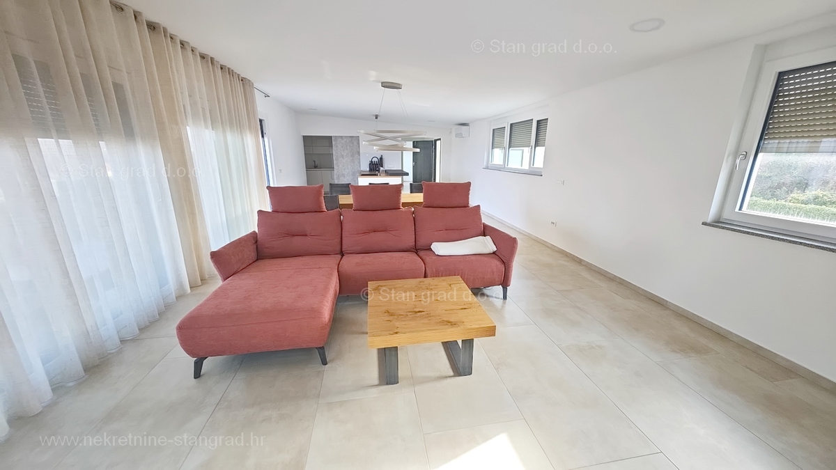 Malinska, luksuzen apartma z bazenom in pogledom na morje!