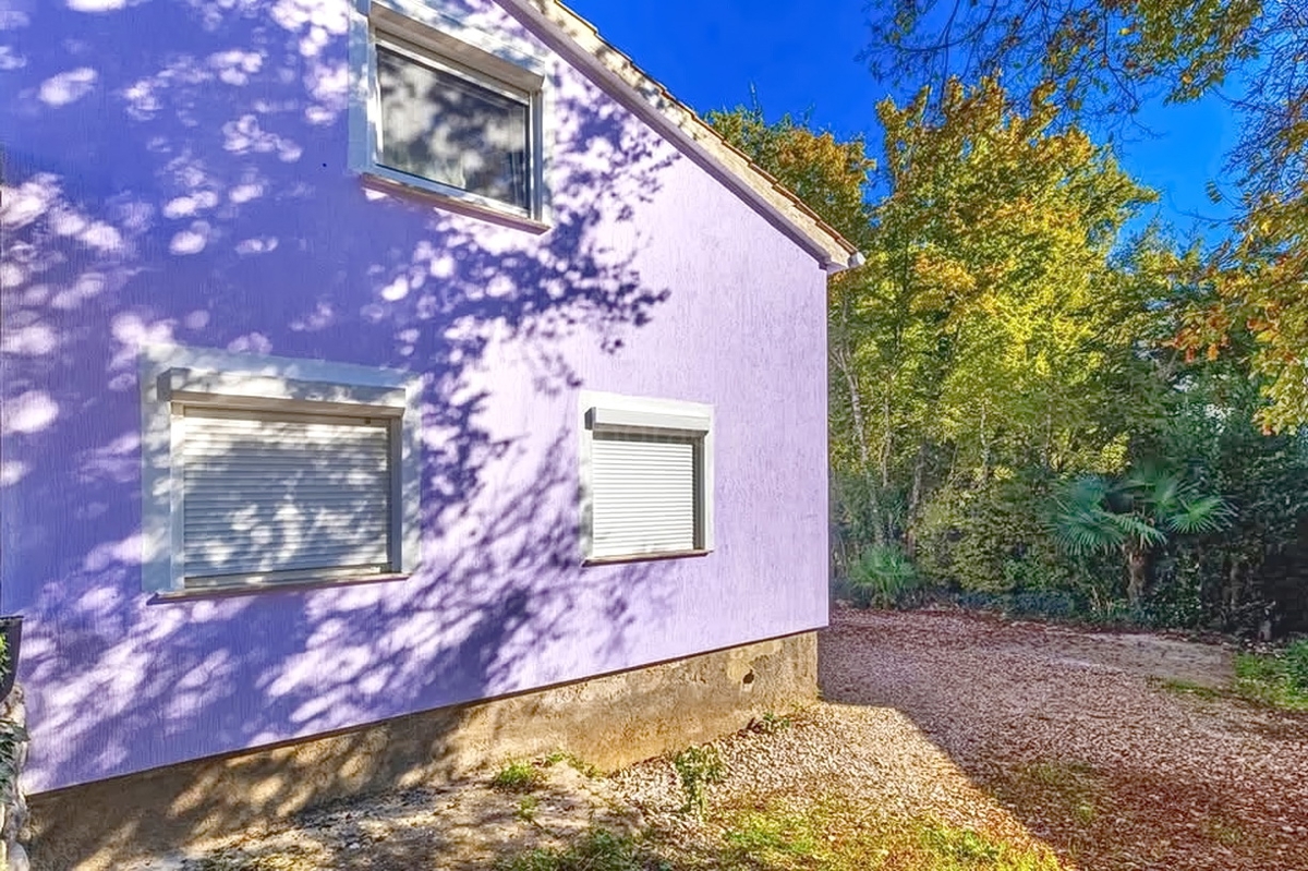 Zaliv Soline, dvojček z dvema apartmajema na mirni lokaciji!