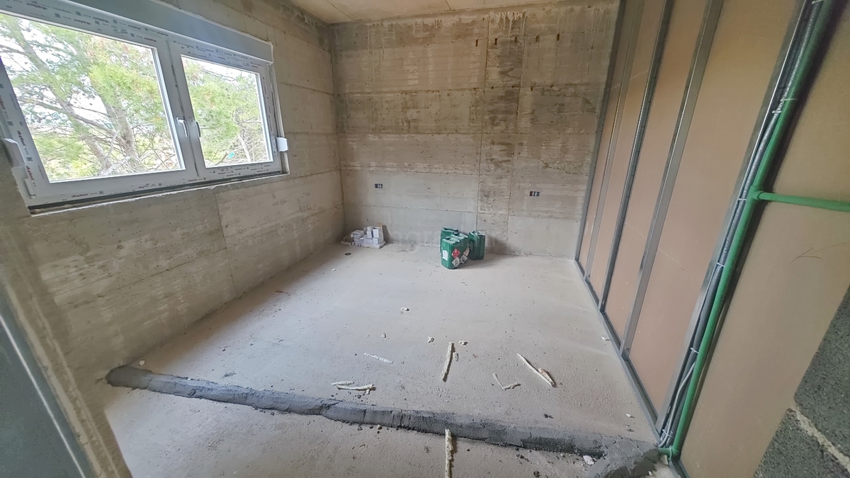 Krk, apartma v 2. nadstropju novogradnje na dobri lokaciji!