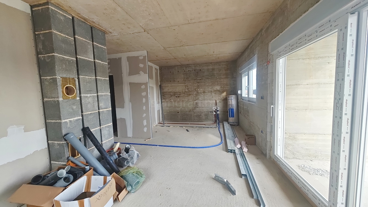 Krk, apartma v 2. nadstropju novogradnje na dobri lokaciji!