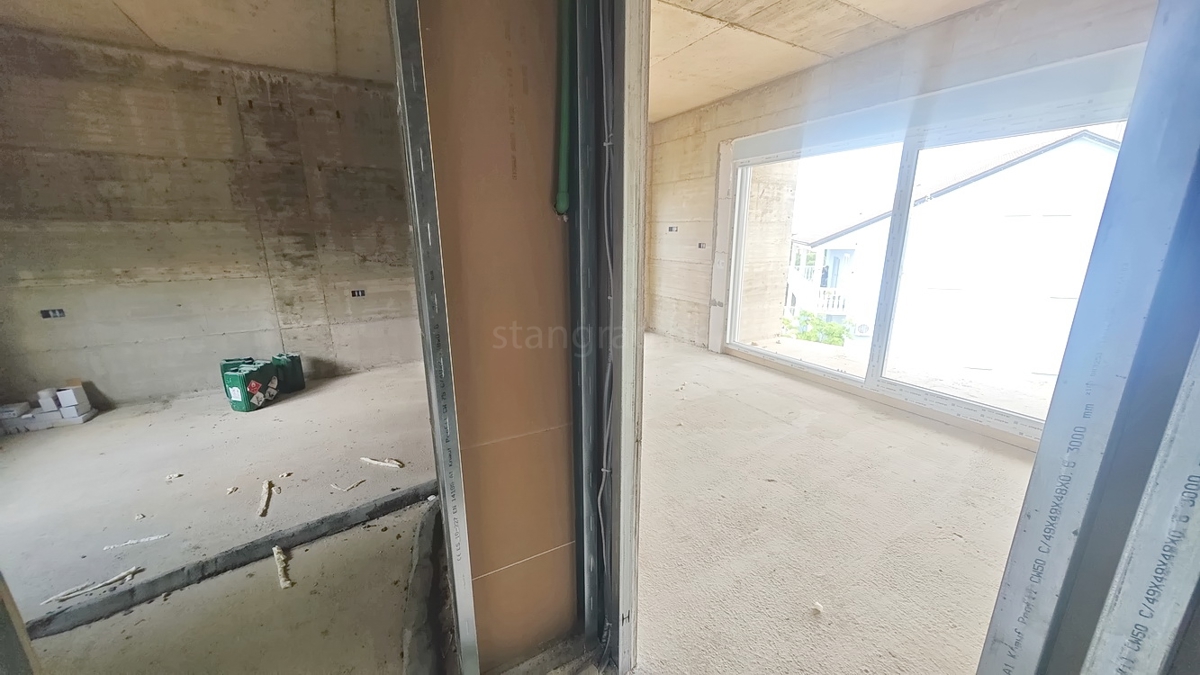 Krk, apartma v 2. nadstropju novogradnje na dobri lokaciji!