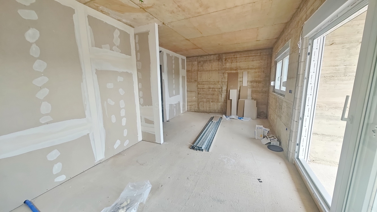 Krk, apartma v 1. nadstropju novogradnje na dobri lokaciji!