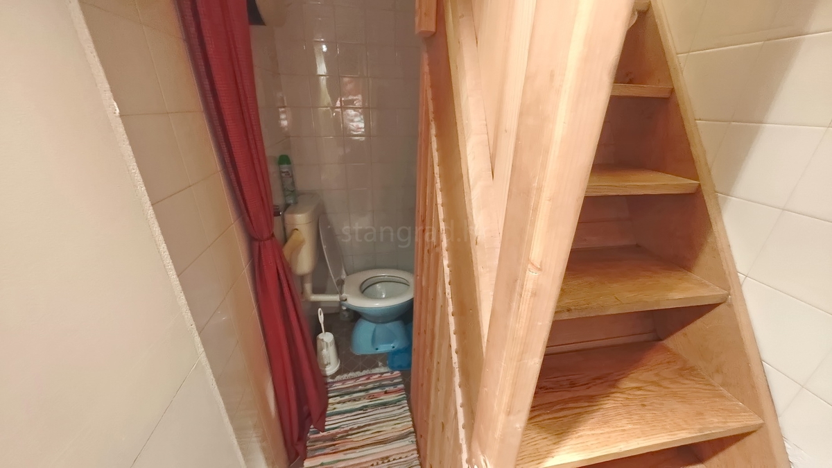 Krk, kamnita hiša s teraso in pogledom na morje!