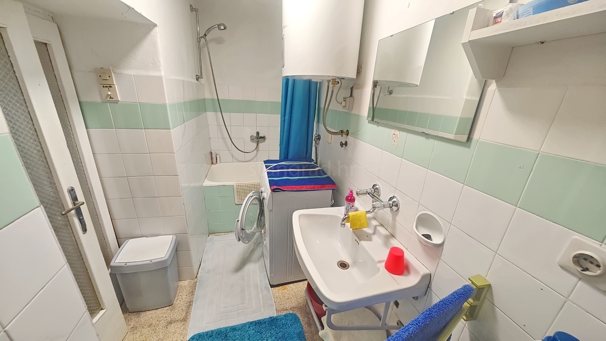 Krk, kamnita hiša s teraso in pogledom na morje!