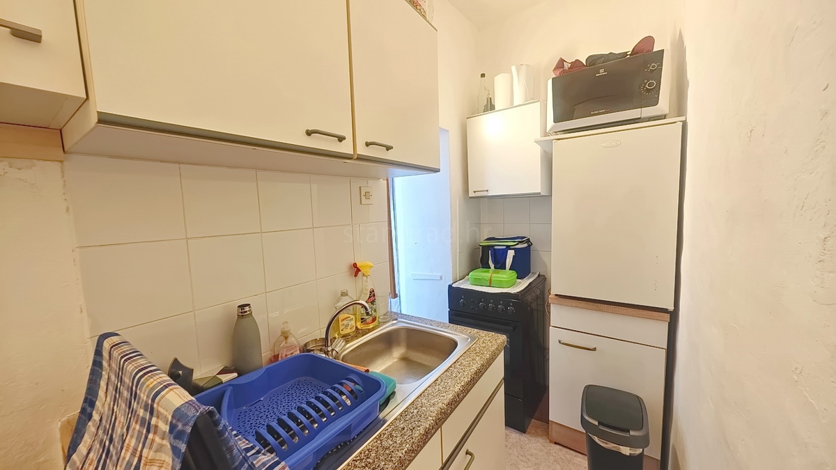 Krk, kamnita hiša s teraso in pogledom na morje!