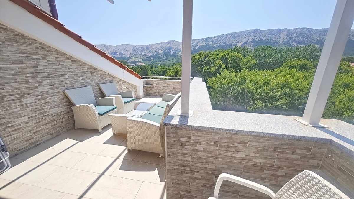 Baška, dvoetažni apartma blizu morja!