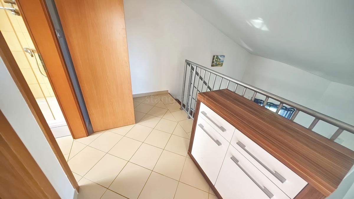 Baška, dvoetažni apartma blizu morja!