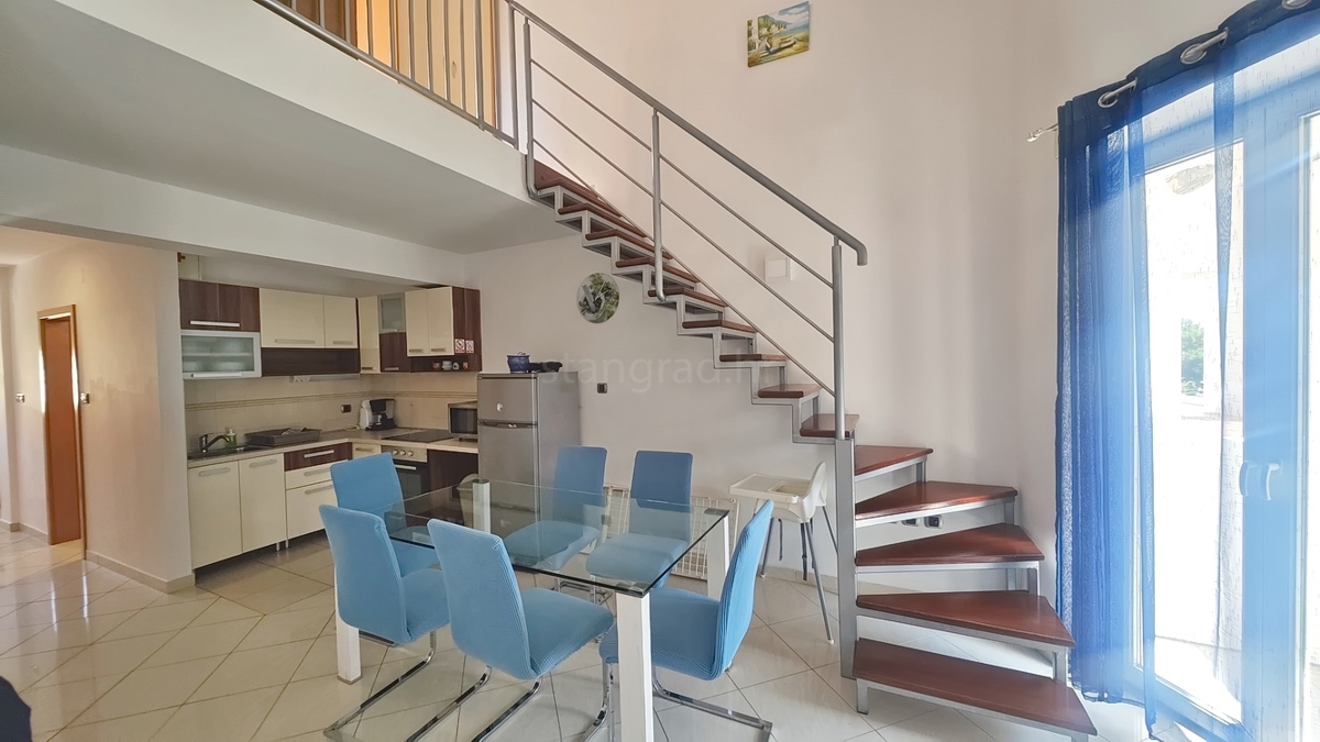 Baška, dvoetažni apartma blizu morja!