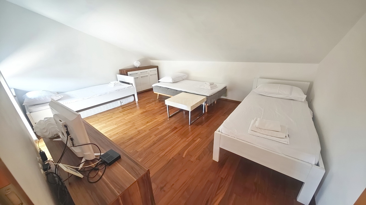 Baška, dvoetažni apartma blizu morja!