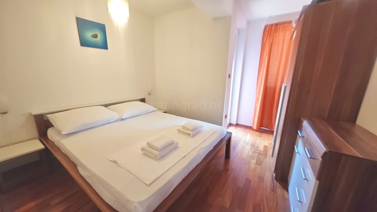 Baška, dvoetažni apartma blizu morja!