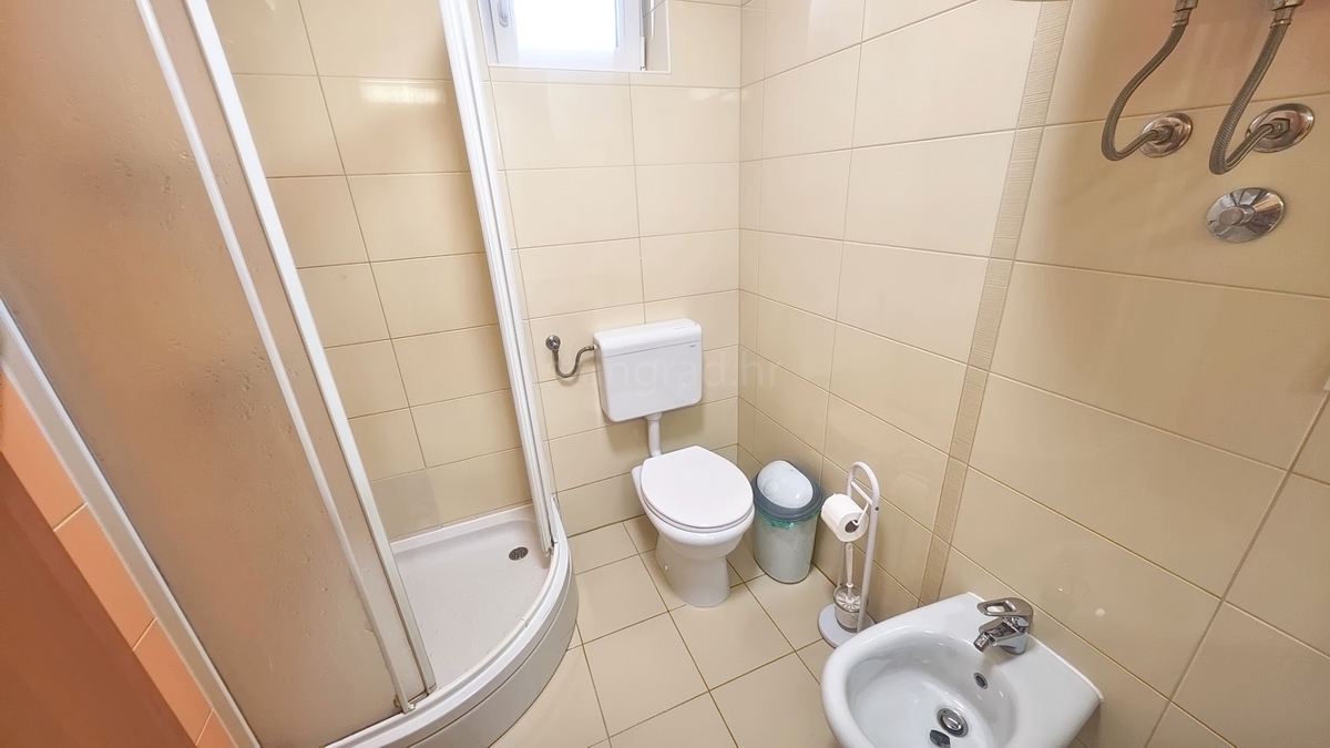 Baška, dvoetažni apartma blizu morja!