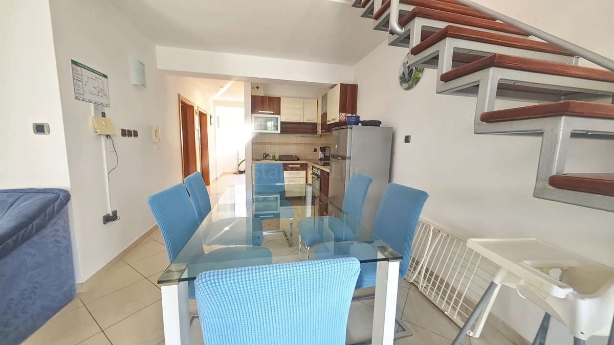 Baška, dvoetažni apartma blizu morja!