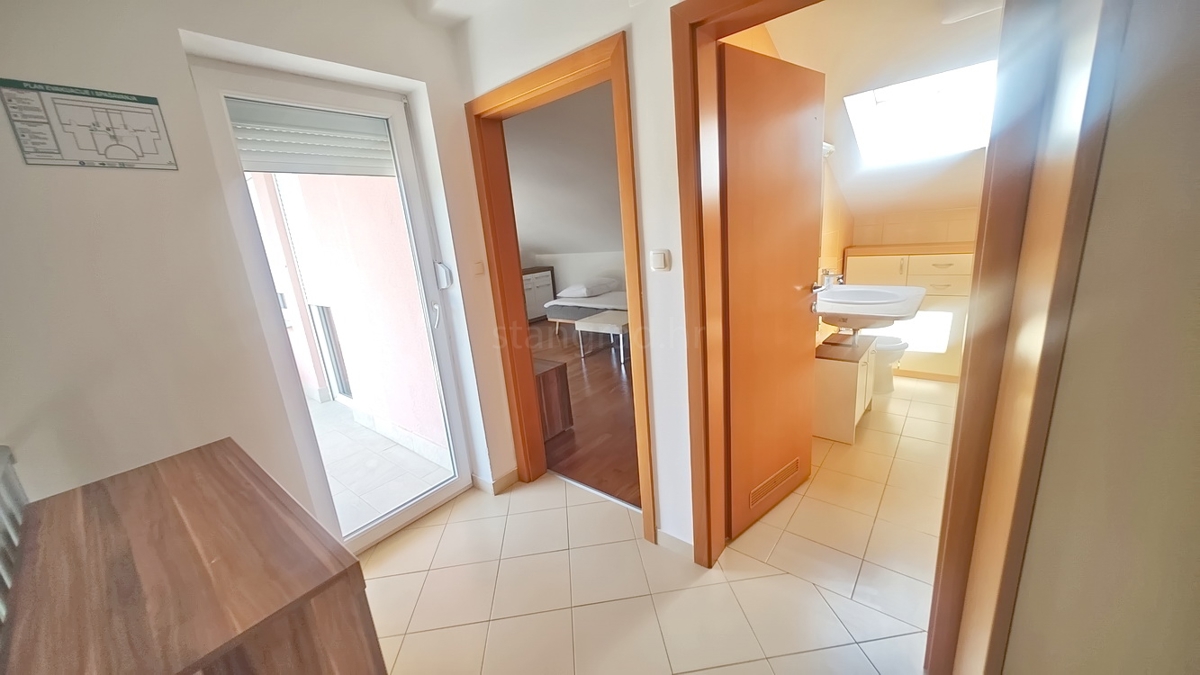 Baška, dvoetažni apartma blizu morja!
