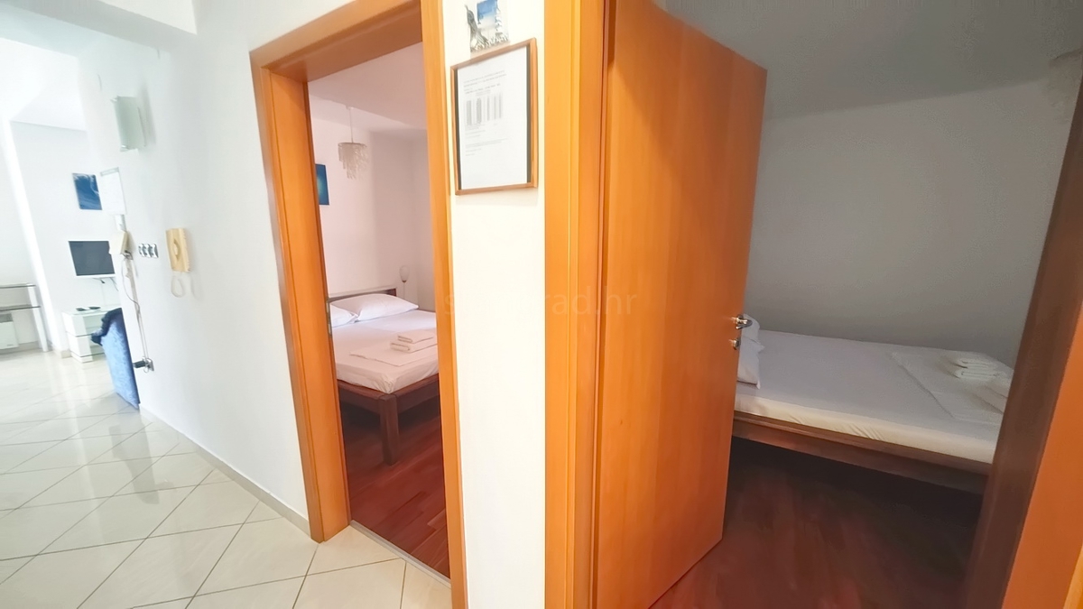 Baška, dvoetažni apartma blizu morja!