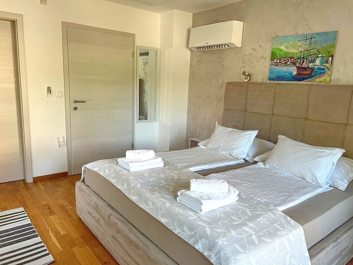Dobrinj, čudovita vila z bazenom in prostornim vrtom!