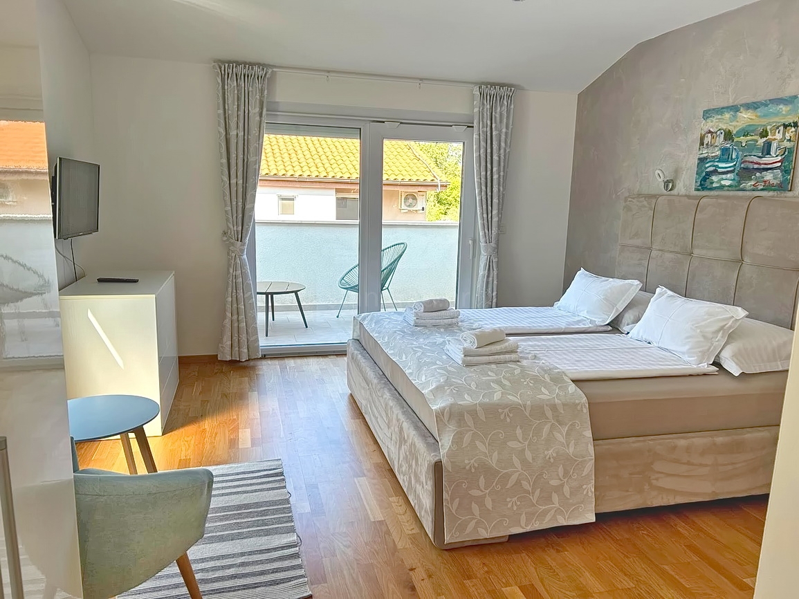 Dobrinj, čudovita vila z bazenom in prostornim vrtom!
