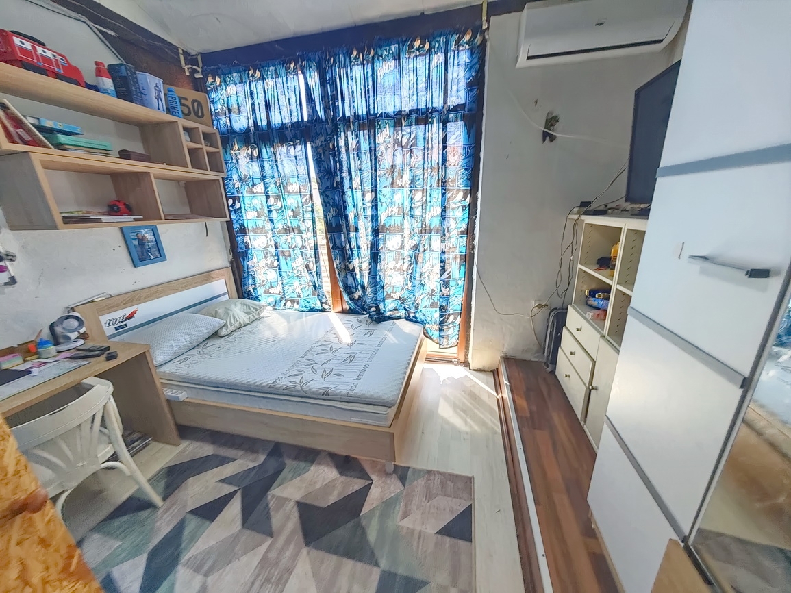 Punat, polsamostojna hiša z dvema ločenima apartmajema na dobri lokaciji!