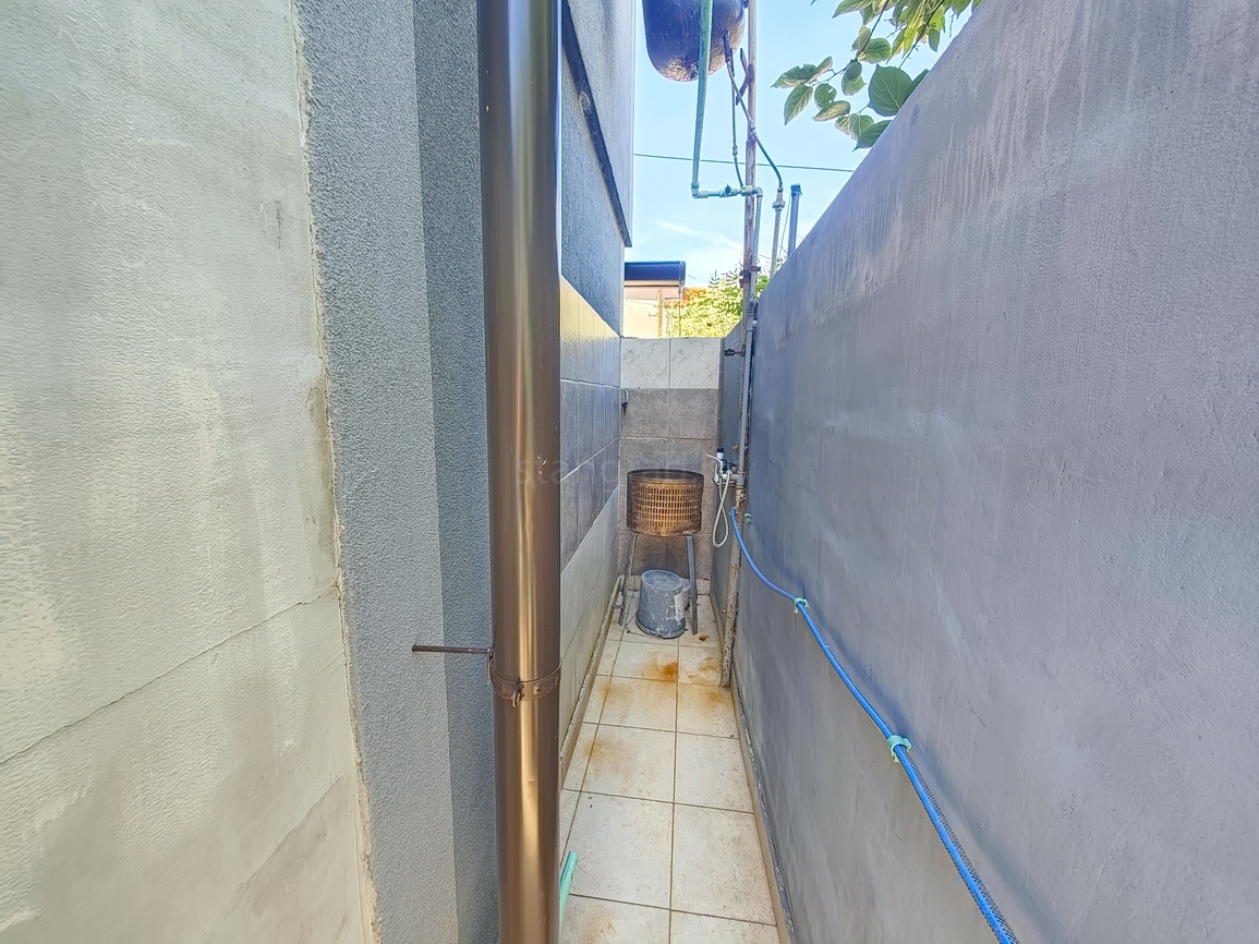 Punat, polsamostojna hiša z dvema ločenima apartmajema na dobri lokaciji!