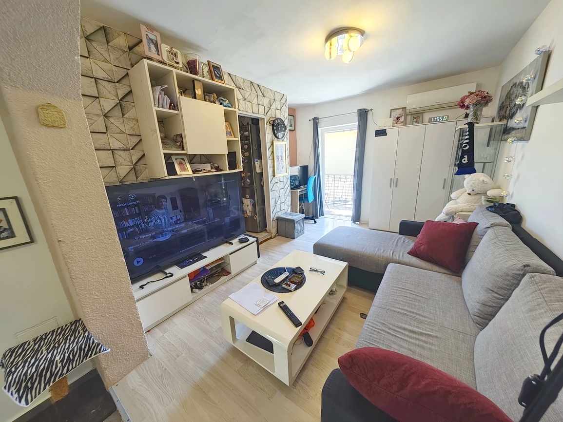 Punat, polsamostojna hiša z dvema ločenima apartmajema na dobri lokaciji!