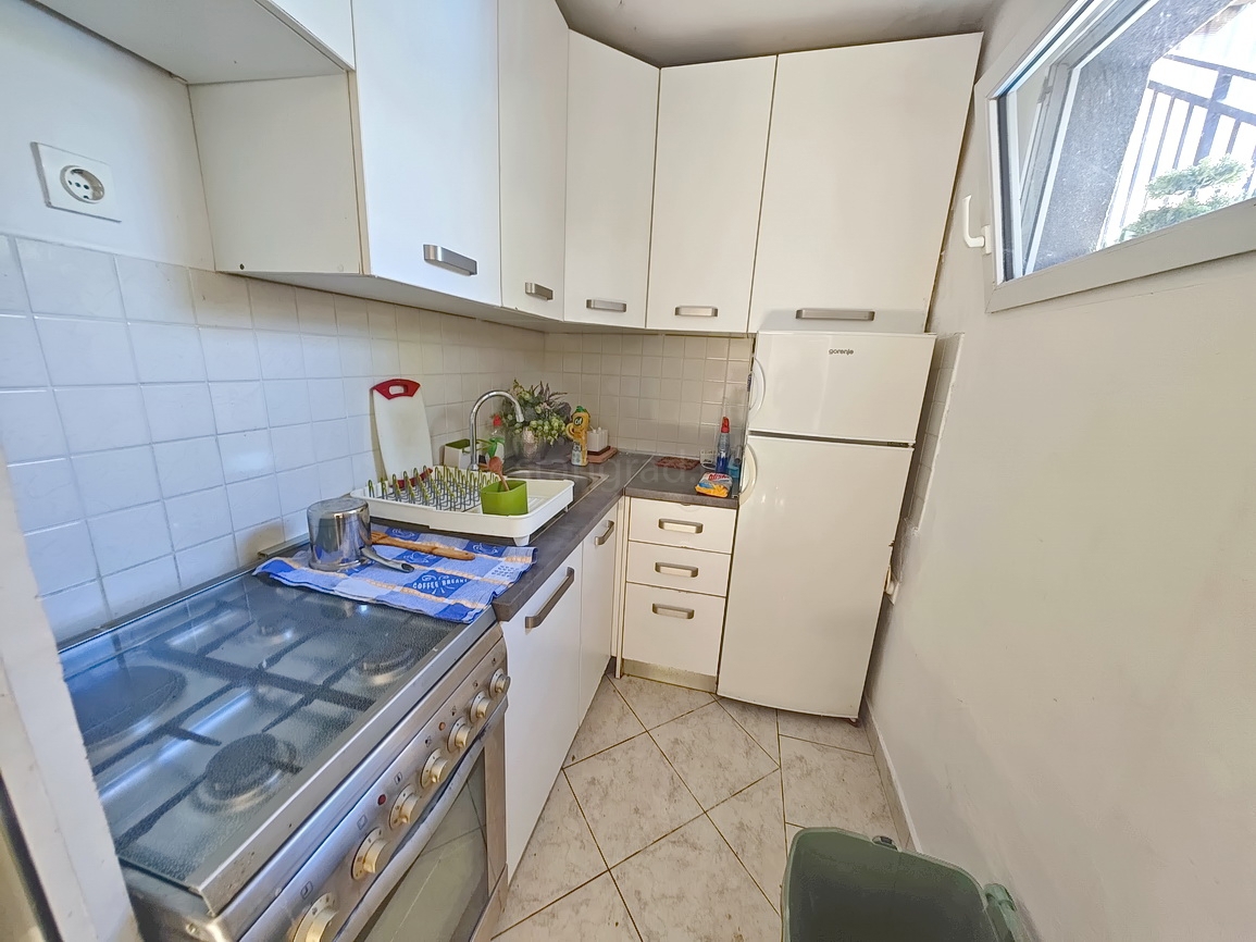 Punat, polsamostojna hiša z dvema ločenima apartmajema na dobri lokaciji!