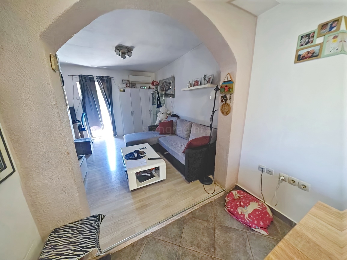 Punat, polsamostojna hiša z dvema ločenima apartmajema na dobri lokaciji!
