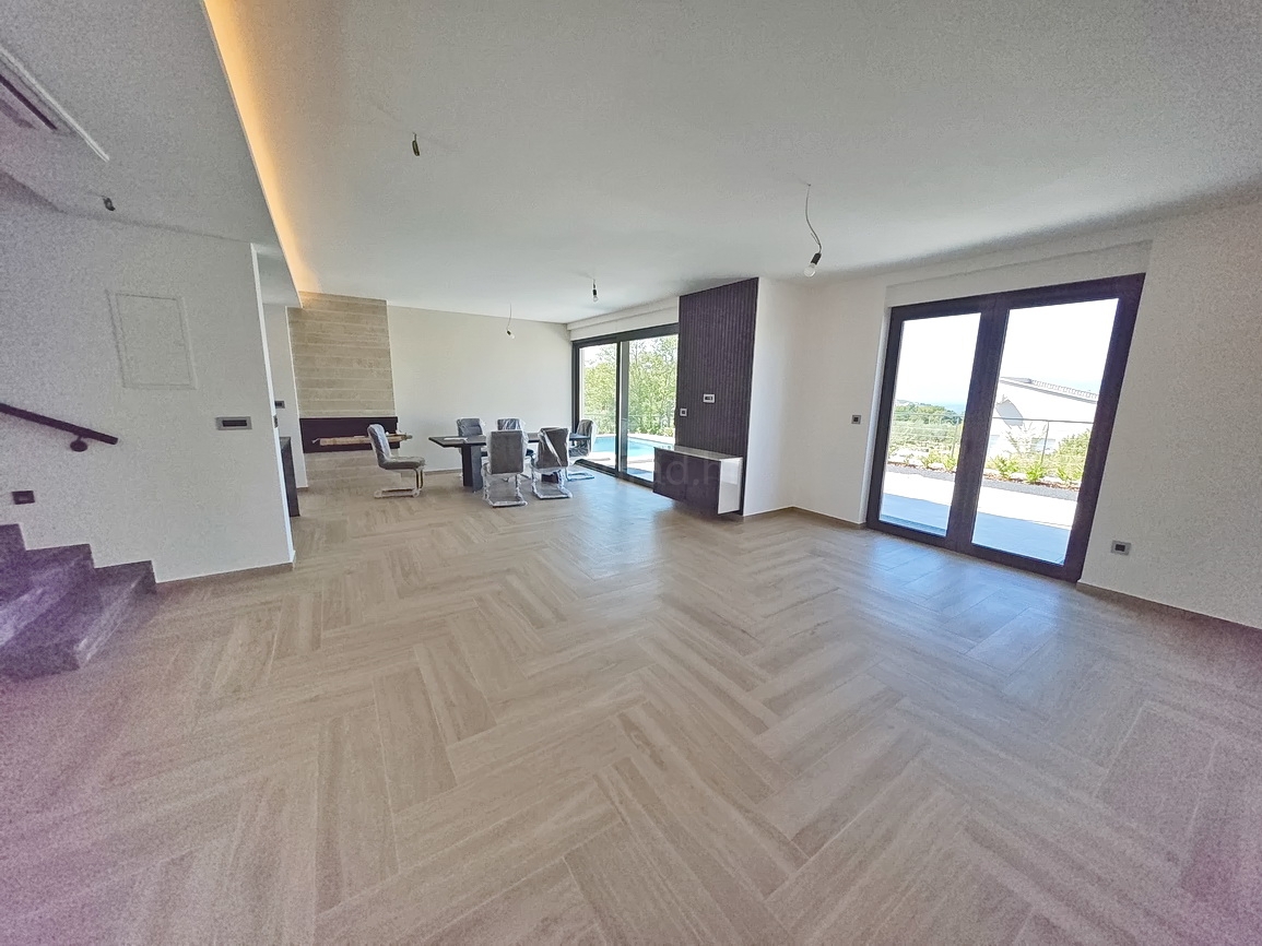 Malinska, polsamostojna hiša z bazenom in pogledom na morje!