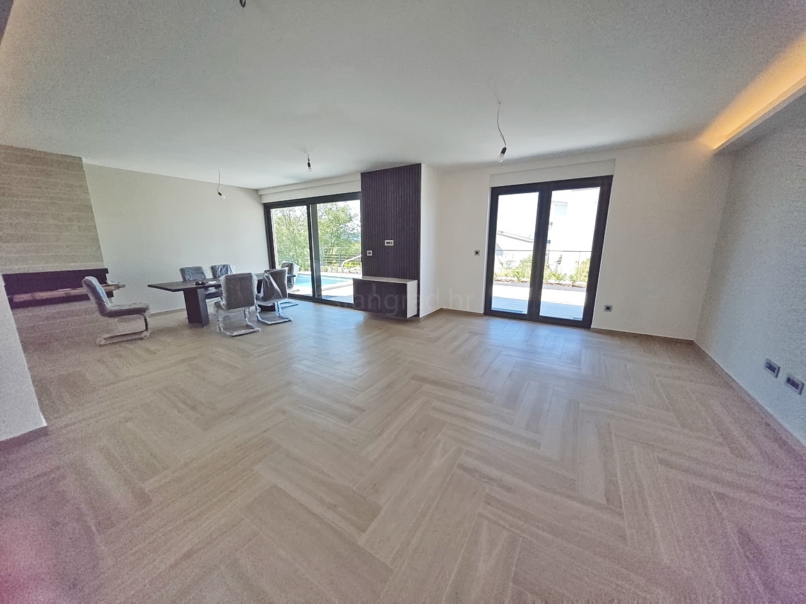 Malinska, polsamostojna hiša z bazenom in pogledom na morje!