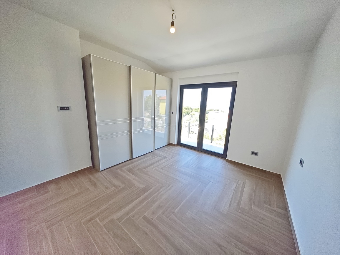 Malinska, polsamostojna hiša z bazenom in pogledom na morje!