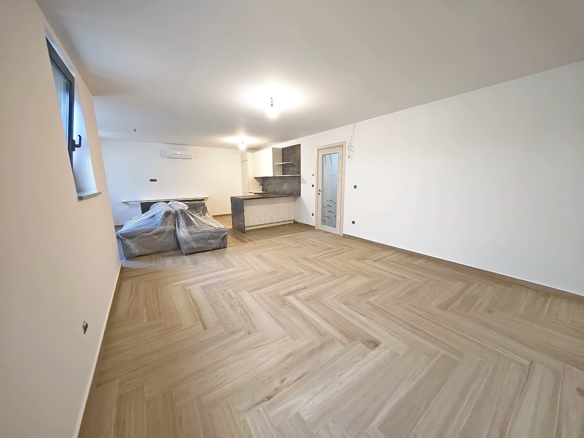 Malinska, polsamostojna hiša z bazenom in pogledom na morje!