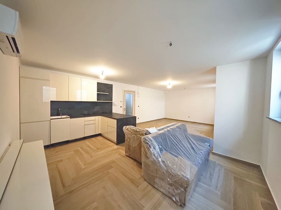 Malinska, polsamostojna hiša z bazenom in pogledom na morje!