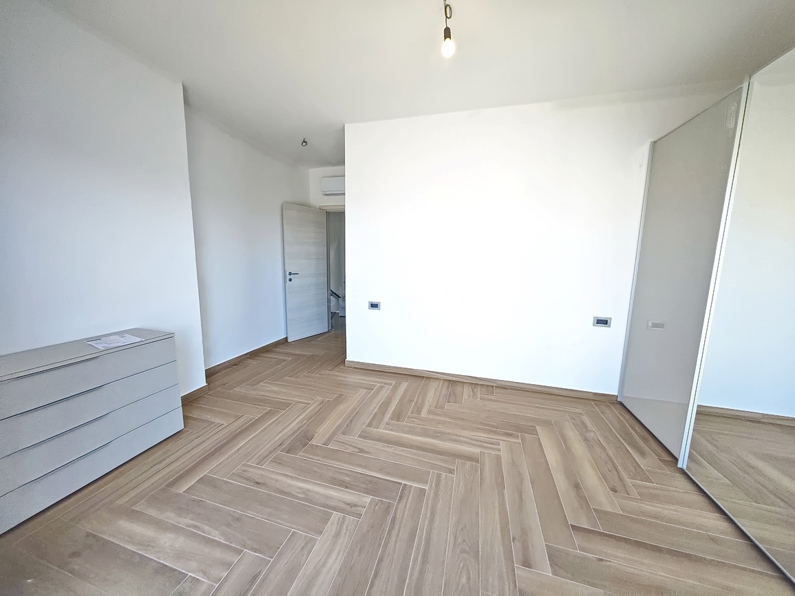 Malinska, polsamostojna hiša z bazenom in pogledom na morje!