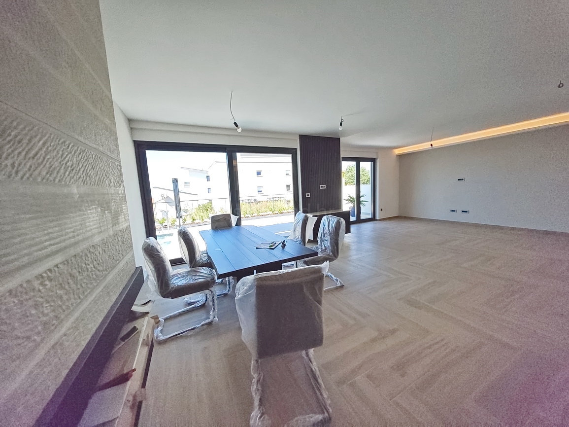 Malinska, polsamostojna hiša z bazenom in pogledom na morje!