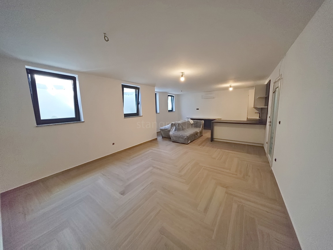 Malinska, polsamostojna hiša z bazenom in pogledom na morje!