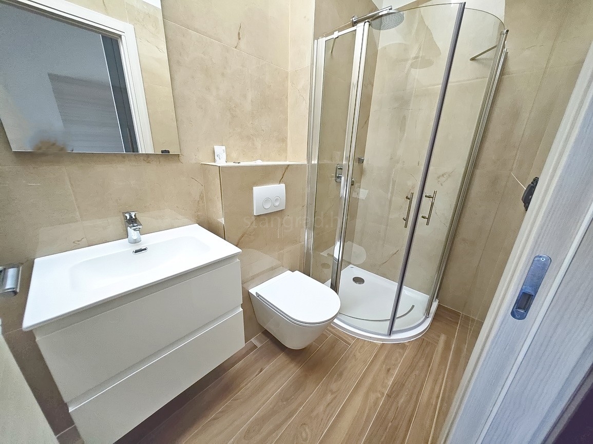 Malinska, polsamostojna hiša z bazenom in pogledom na morje!