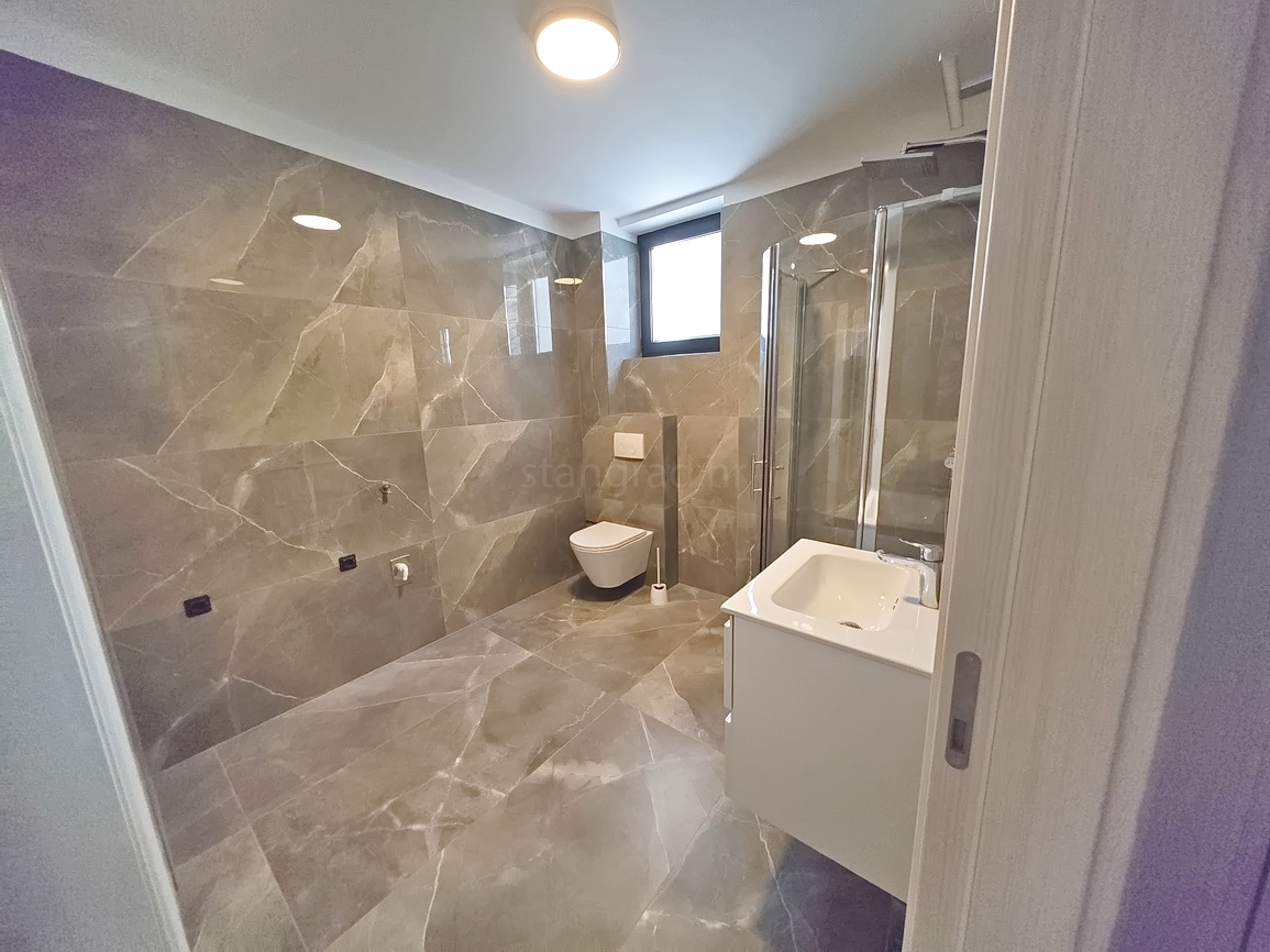 Malinska, polsamostojna hiša z bazenom in pogledom na morje!