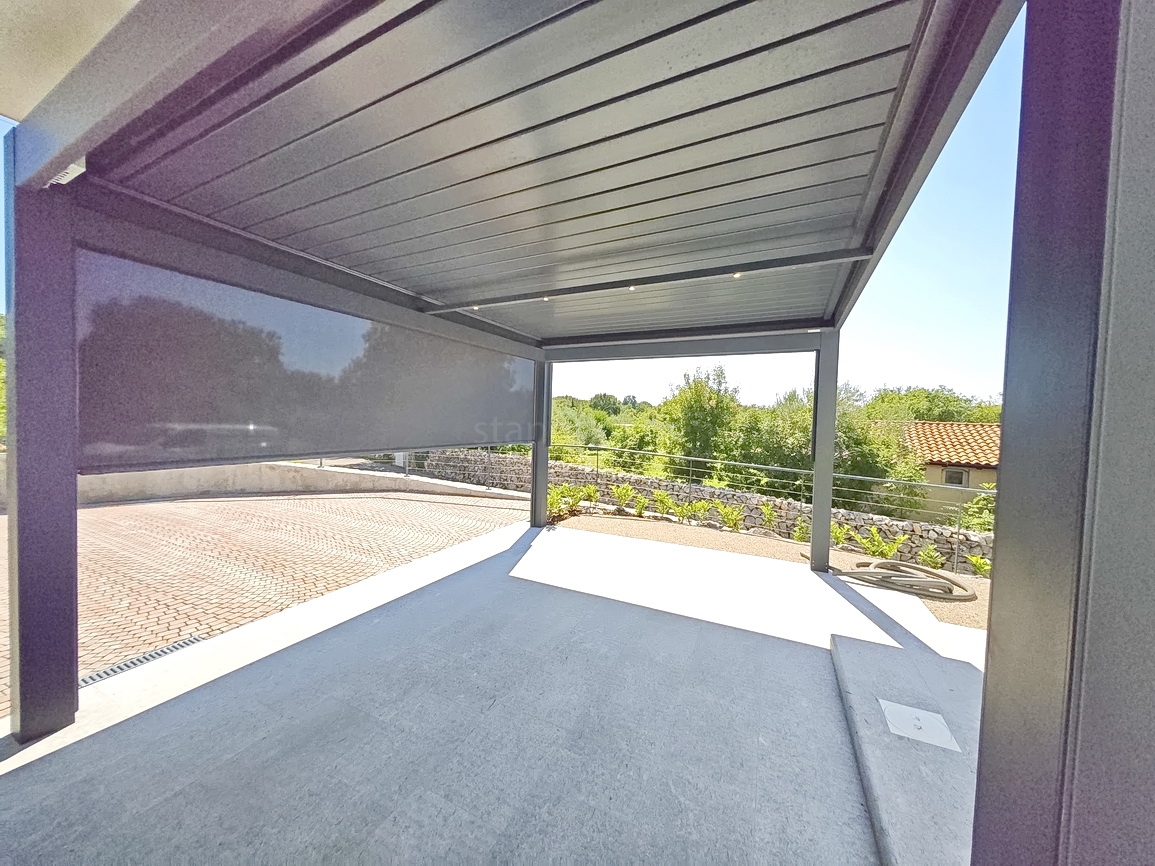 Malinska, polsamostojna hiša z bazenom in pogledom na morje!