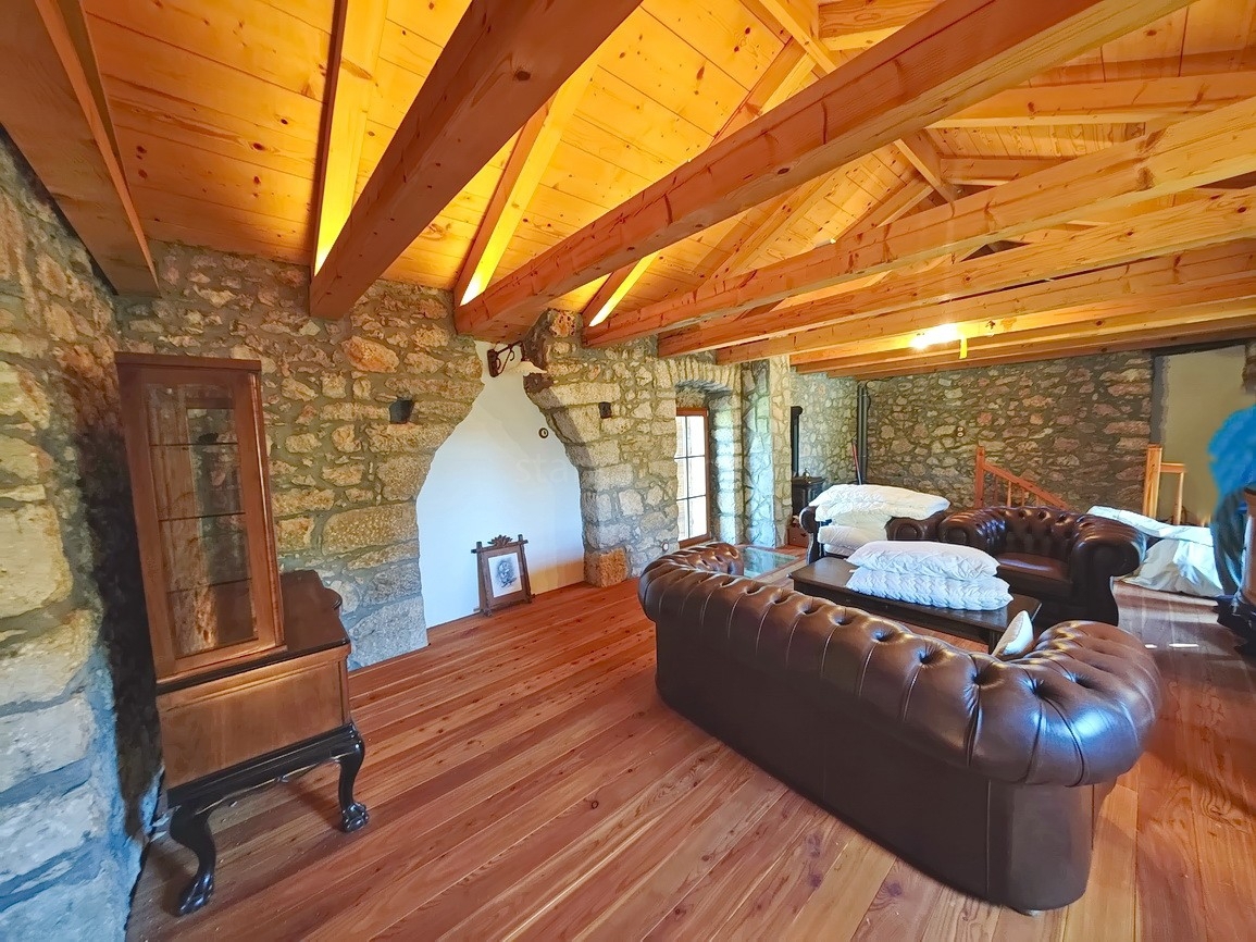 Območje Malinske, prenovljena kamnita hiša s pogledom na morje!