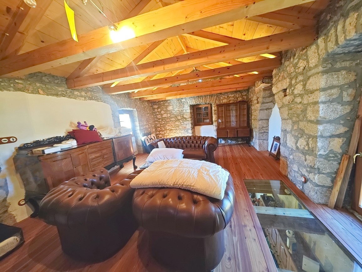 Območje Malinske, prenovljena kamnita hiša s pogledom na morje!