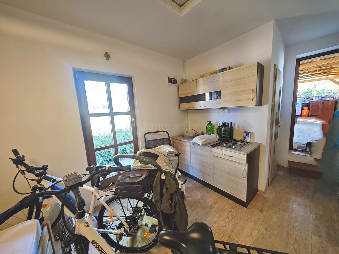 Območje Malinske, prenovljena kamnita hiša s pogledom na morje!