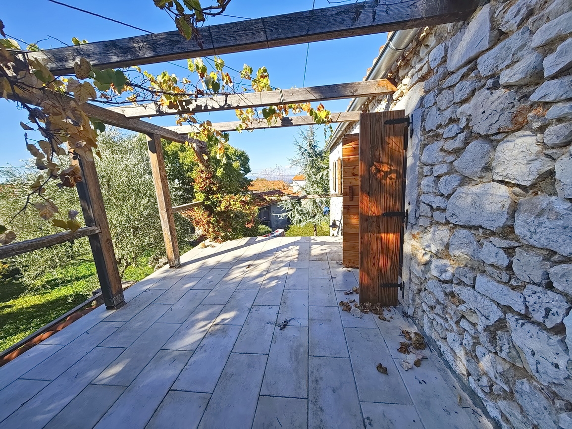 Območje Malinske, prenovljena kamnita hiša s pogledom na morje!