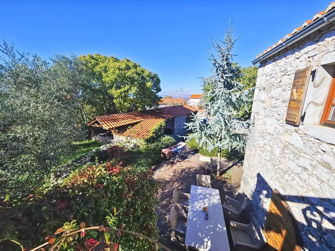 Območje Malinske, prenovljena kamnita hiša s pogledom na morje!